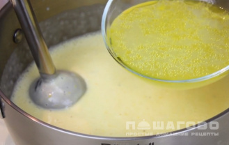 Фото приготовления рецепта: Крем-суп с плавленым сыром и картофелем - шаг 4