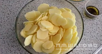 Фото приготовления рецепта: Картофель дофине, запеченный под сыром - шаг 3