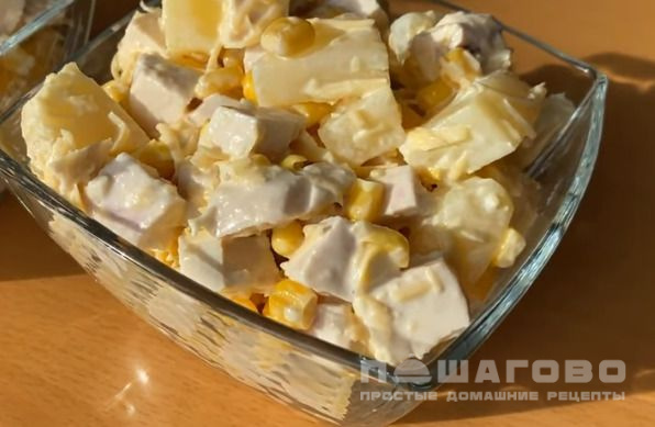 Салат с ананасом и курицей