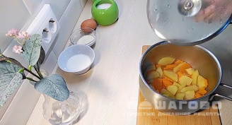 Фото приготовления рецепта: Суфле морковно-яблочное - шаг 2