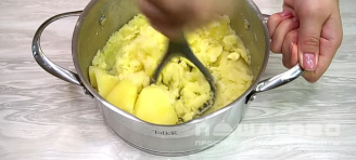 Фото приготовления рецепта: Картофельная запеканка с фаршем в духовке - шаг 8