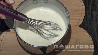 Фото приготовления рецепта: Соус Морнэ на основе Бешамель с яичными желтками - шаг 5