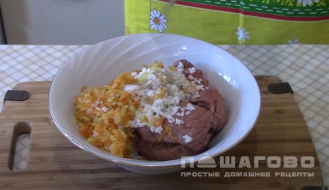Фото приготовления рецепта: Перцы, фаршированные мясом и рисом - шаг 4