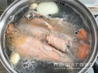 Фото приготовления рецепта: Суп с копченой рыбой - шаг 1