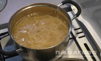 Фото приготовления рецепта: Паста с грибами в сливочном соусе - шаг 7