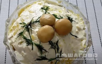 Фото приготовления рецепта: Салат из маринованных грибов - шаг 7