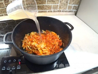 Фото приготовления рецепта: Домашняя солянка с мясным ассорти русская - шаг 4