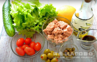 Фото приготовления рецепта: Салат с тунцом и каперсами - шаг 1