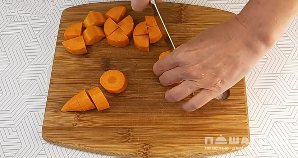 Фото приготовления рецепта: Овощной бульон для супа без мяса - шаг 1