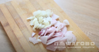 Фото приготовления рецепта: Свинина, запеченая с грибами и помидорами - шаг 2