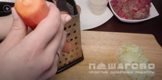 Фото приготовления рецепта: Ёжики в мультиварке с томатно мучной заливкой - шаг 2