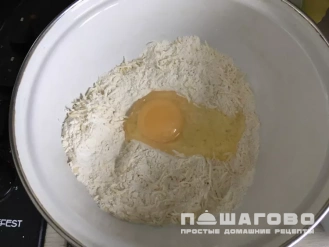 Фото приготовления рецепта: Сырные рисовые оладьи - шаг 2