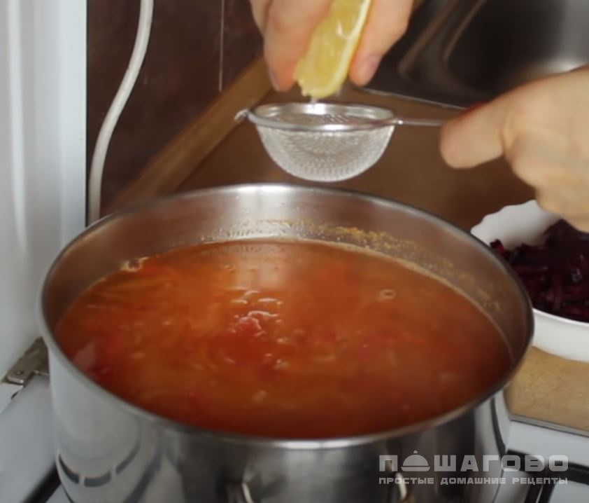 Фото приготовления рецепта: Вкусный диетический борщ без мяса - шаг 20