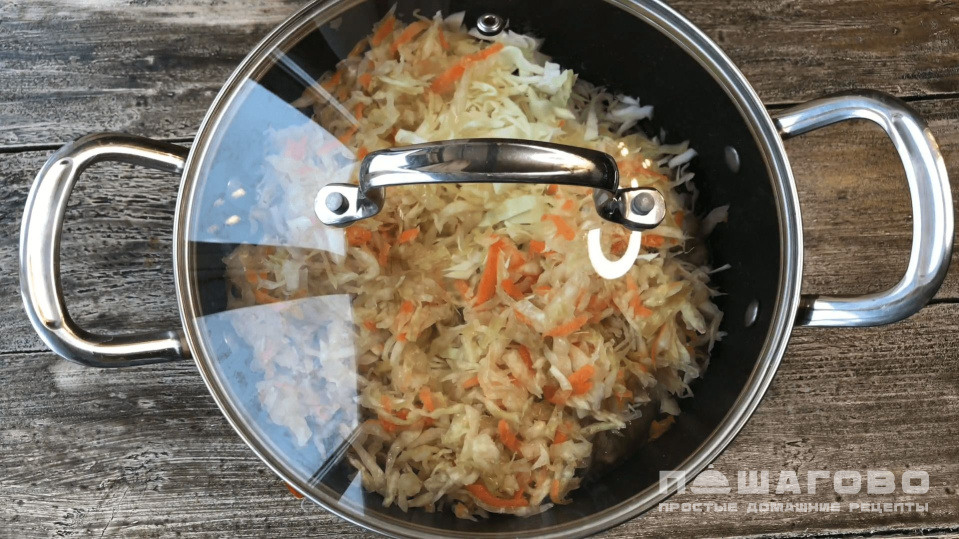 Фото приготовления рецепта: Бигус с мясом и капустой - шаг 2
