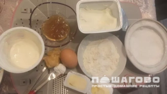Фото приготовления рецепта: Медовые пирожные с кремом - шаг 1