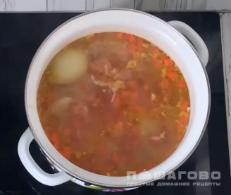 Фото приготовления рецепта: Суп из фасоли с курицей - шаг 6