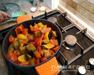 Фото приготовления рецепта: Овощное рагу с баклажанами - шаг 5