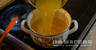 Фото приготовления рецепта: Желе из консервированных ананасов - шаг 7