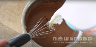 Фото приготовления рецепта: Шоколадный пудинг - шаг 5