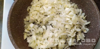 Фото приготовления рецепта: Салат из фасоли и корейской моркови - шаг 3