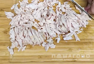 Фото приготовления рецепта: Белорусский слоеный салат с опятами и картофелем - шаг 1