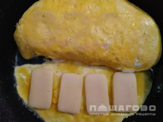 Фото приготовления рецепта: Многослойный омлет с сыром - шаг 4