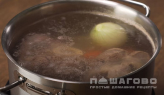 Фото приготовления рецепта: Суп из квашеной капусты с мясом - шаг 3