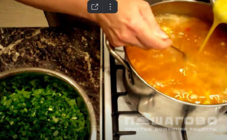 Фото приготовления рецепта: Щи зеленые с щавелем и шпинатом - шаг 2