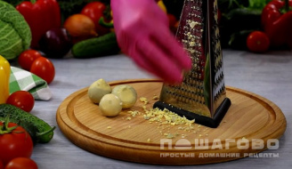 Фото приготовления рецепта: Салат «Мимоза» с легким майонезом - шаг 3