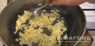 Фото приготовления рецепта: Начинка для блинов из капусты - шаг 3