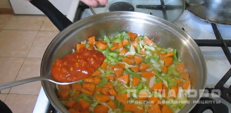 Фото приготовления рецепта: Чечевичная каша на сковороде из красной чечевицы - шаг 2