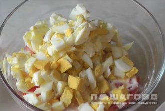 Фото приготовления рецепта: Салат с креветками на праздничный стол - шаг 2