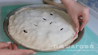Фото приготовления рецепта: Сладкий осетинский пирог с вишней - шаг 3