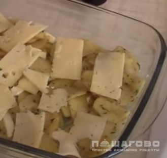 Фото приготовления рецепта: Картофель в молоке - шаг 4