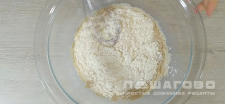 Фото приготовления рецепта: Булочки рогалики с вареной сгущенкой - шаг 1