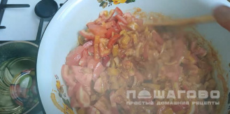 Фото приготовления рецепта: Анкл бенс из кабачков на зиму с помидорами и перцем - шаг 10