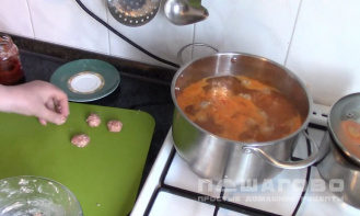 Фото приготовления рецепта: Суп харчо с фрикадельками - шаг 6