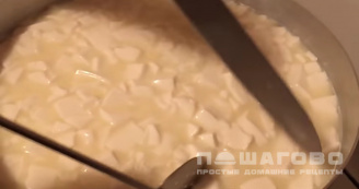 Фото приготовления рецепта: Домашний козий сыр - шаг 7