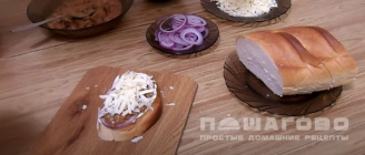 Фото приготовления рецепта: Бутерброды с килькой в томатном соусе и яйцом - шаг 5