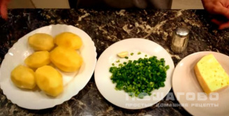 Фото приготовления рецепта: Драники с сыром и чесноком - шаг 1