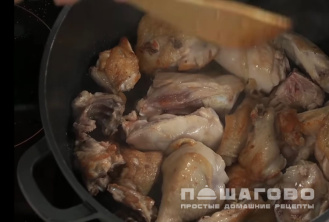 Фото приготовления рецепта: Чахохбили с курицей - шаг 3