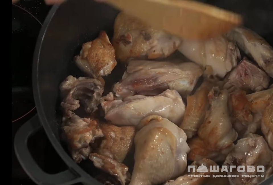 Фото приготовления рецепта: Чахохбили с курицей - шаг 3