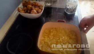 Фото приготовления рецепта: Отварная курица с томатной подливкой «по-армянски» - шаг 5