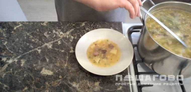 Суп гороховый с куриным мясом и копченостями