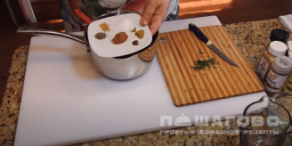 Фото приготовления рецепта: Соус из клюквы к мясу - шаг 4
