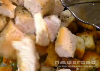 Фото приготовления рецепта: Салат с куриного филе и пекинской капусты - шаг 10