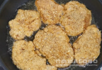 Фото приготовления рецепта: Шницель куриный - шаг 4