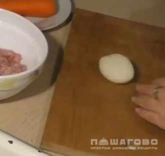 Фото приготовления рецепта: Суп с фрикадельками и рисом - шаг 3
