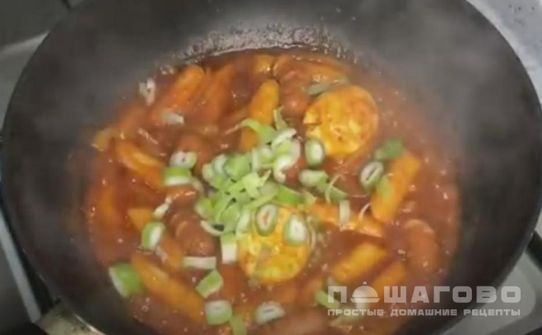 Корейские рисовые брусочки токпоки с сосисками, адаптированный рецепт