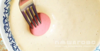 Фото приготовления рецепта: Сардельки в кляре на сковороде - шаг 3